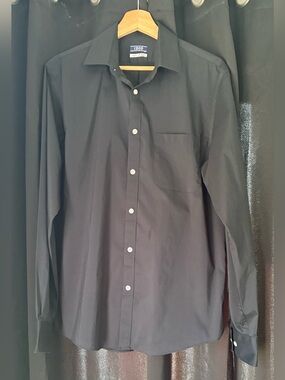 Izod Men's 15-15 1/2 Button Down
Dress Shirt Slim Fit
Long Sleeve Solid Black